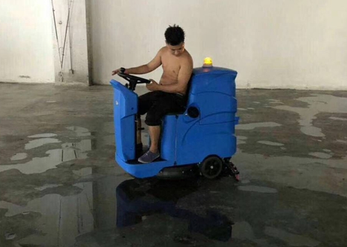 洗地机