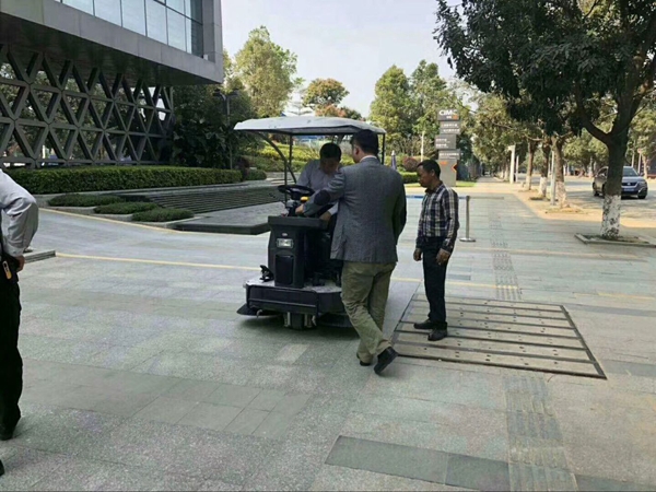 洗地机