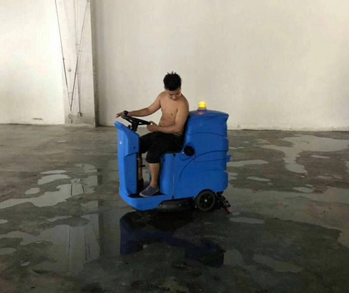 洗地机