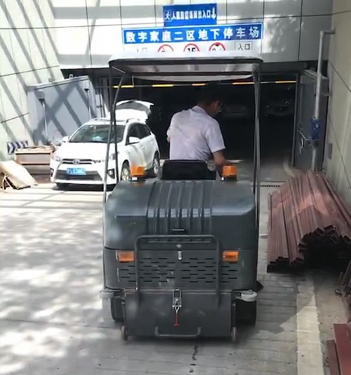 扫地车