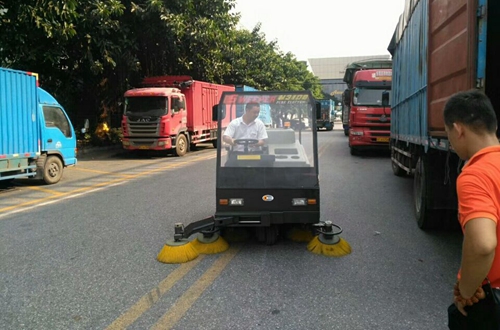 扫地车